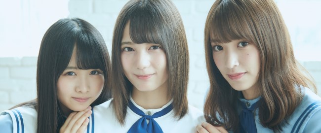 日向坂46の佐々木久美さん、小坂菜緒さん、上村ひなのさんサイン入り